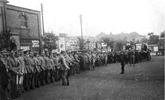 WW1-Soldiers-waiting-to-depart-from-Hastings-Station.-c1915.
